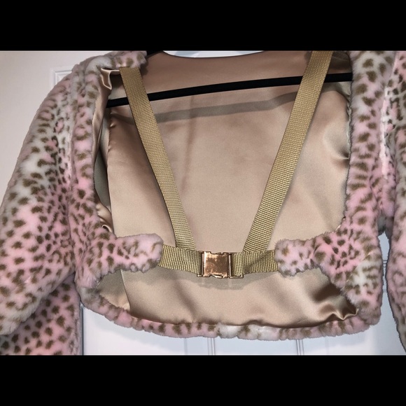 Pink leopard faux fur shrug jacket - Picture 2 of 4